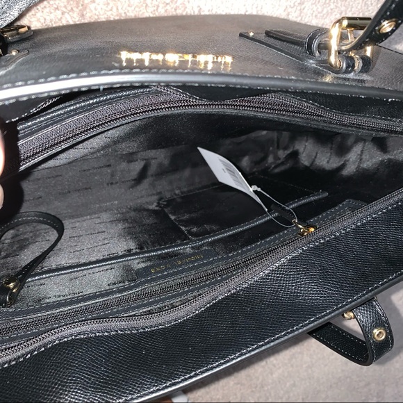 MK Medium Voyager Tote - Picture 7 of 10